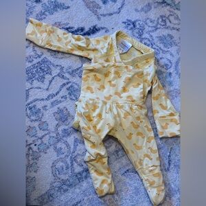 Hanna Andersson Yellow Duck Print Footed two piece set